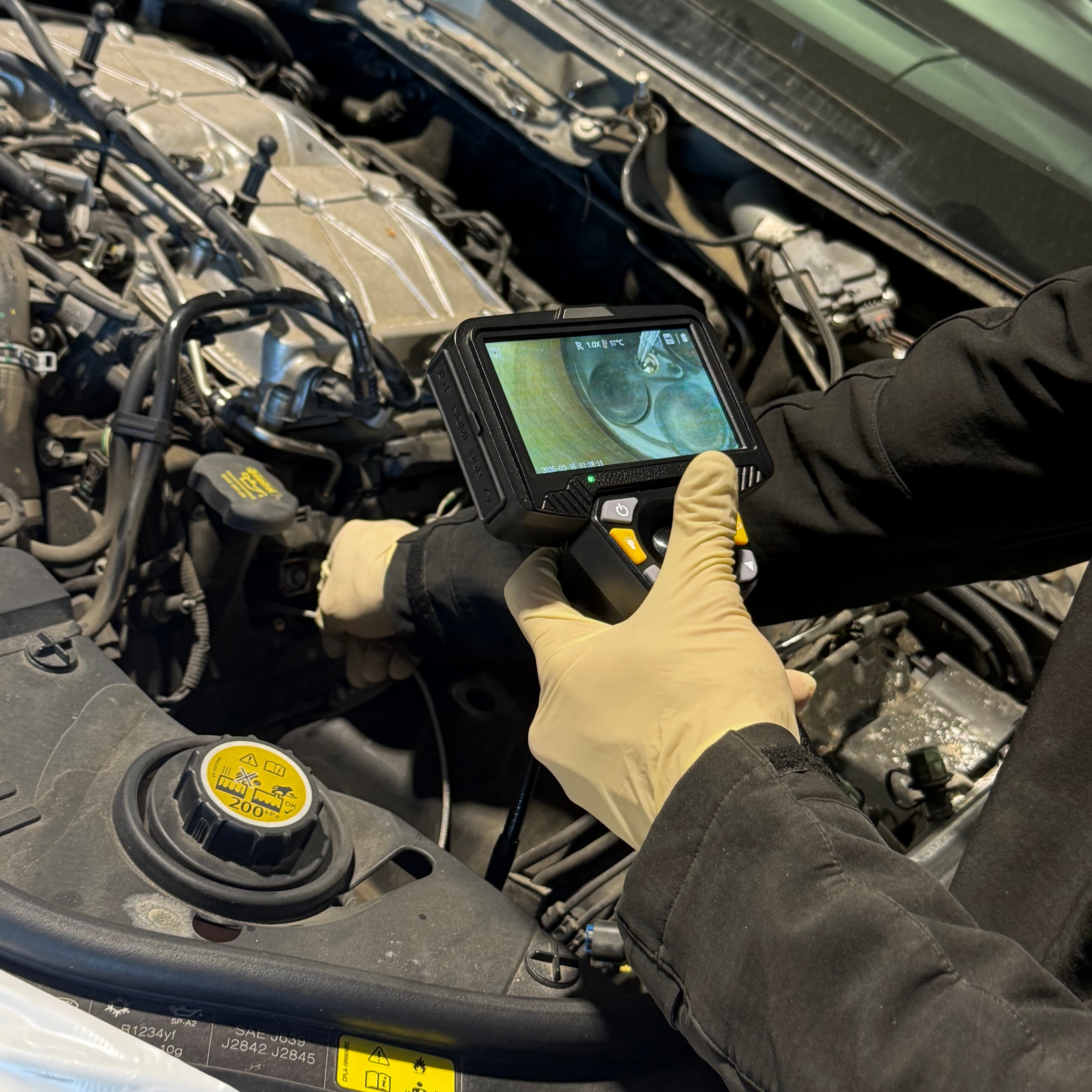 Land Rover endoscope engine inspection